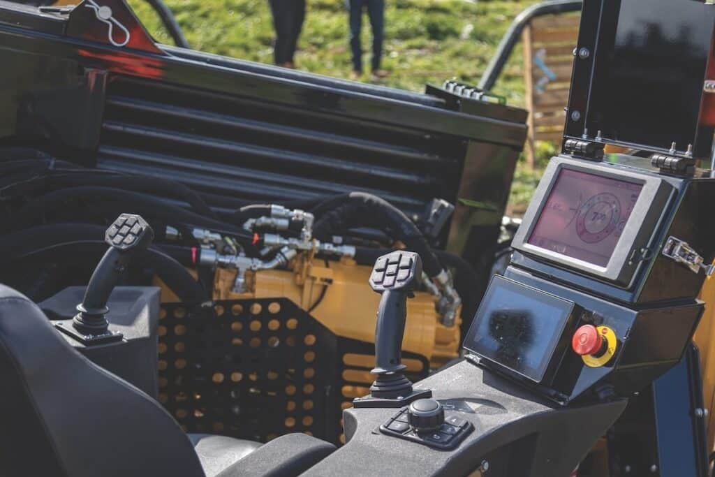 The D24G features an Automatic Rod Exchange (ARE) system that simplifies the rod changeout process with a single button press.