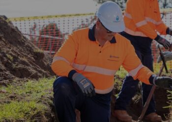 Crews prepare the pipeline installation for Bribie Island.