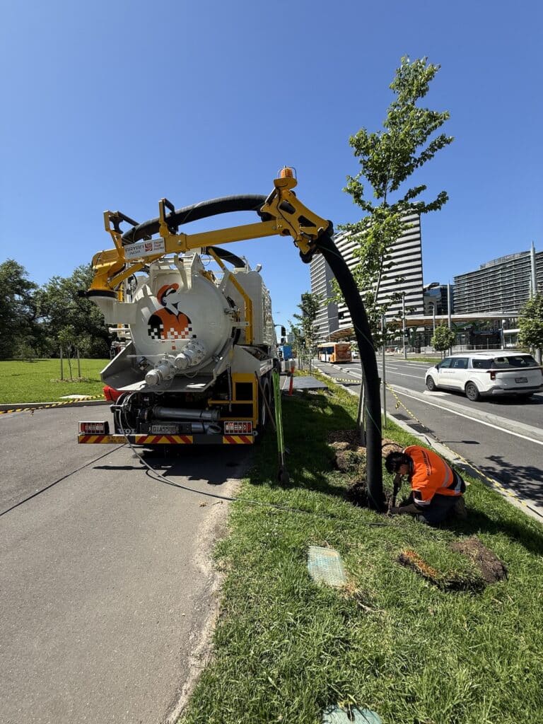 Vacuum excavation along St Kilda Road.