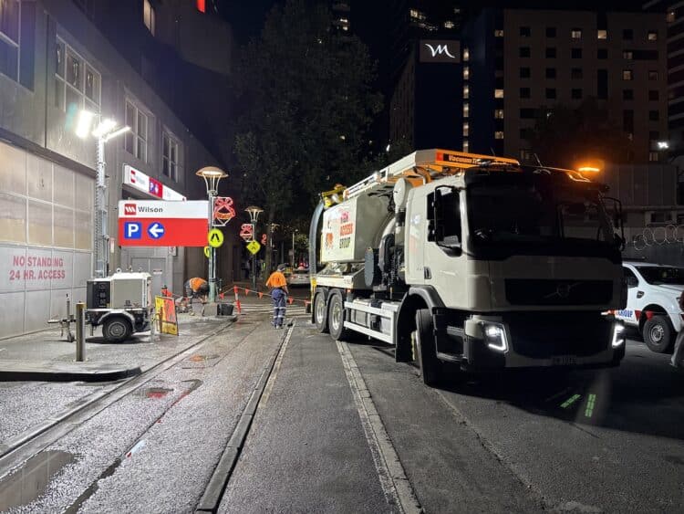 The DiggerVac 7000 sits on a Volvo FE 350 6x4 platform making it more nimble in tight city lanes.